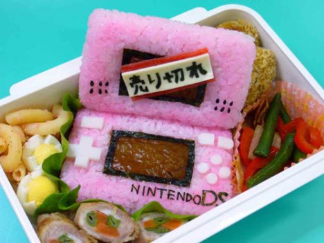 Exemples de Kyaraben Nintendo-ds-bento-pink
